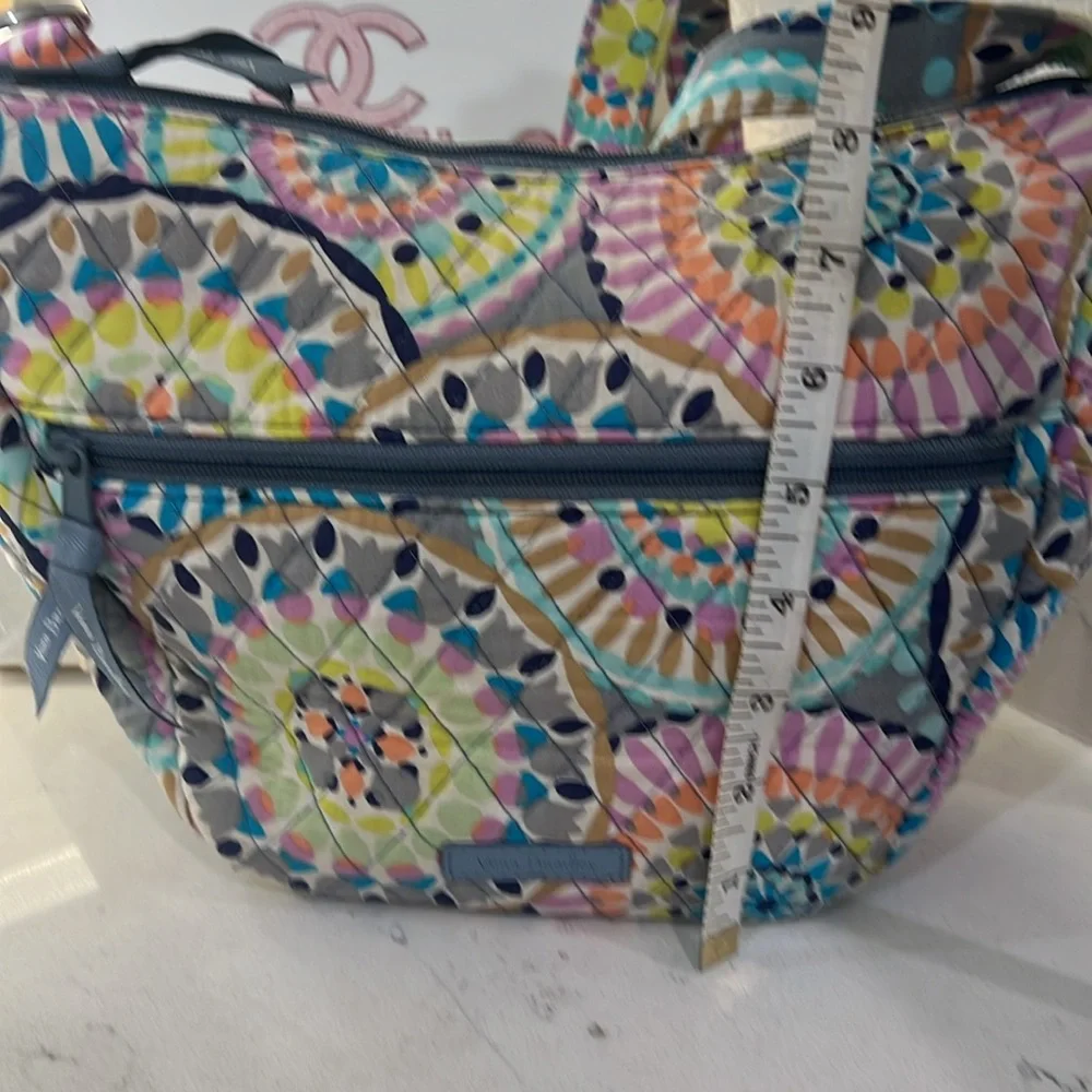 Vera Bradley Grand Traveler bag Sunny Medallion. - Picture 6 of 14